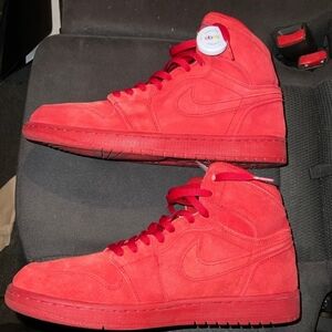 Jordan 1 Retro High Red Suede